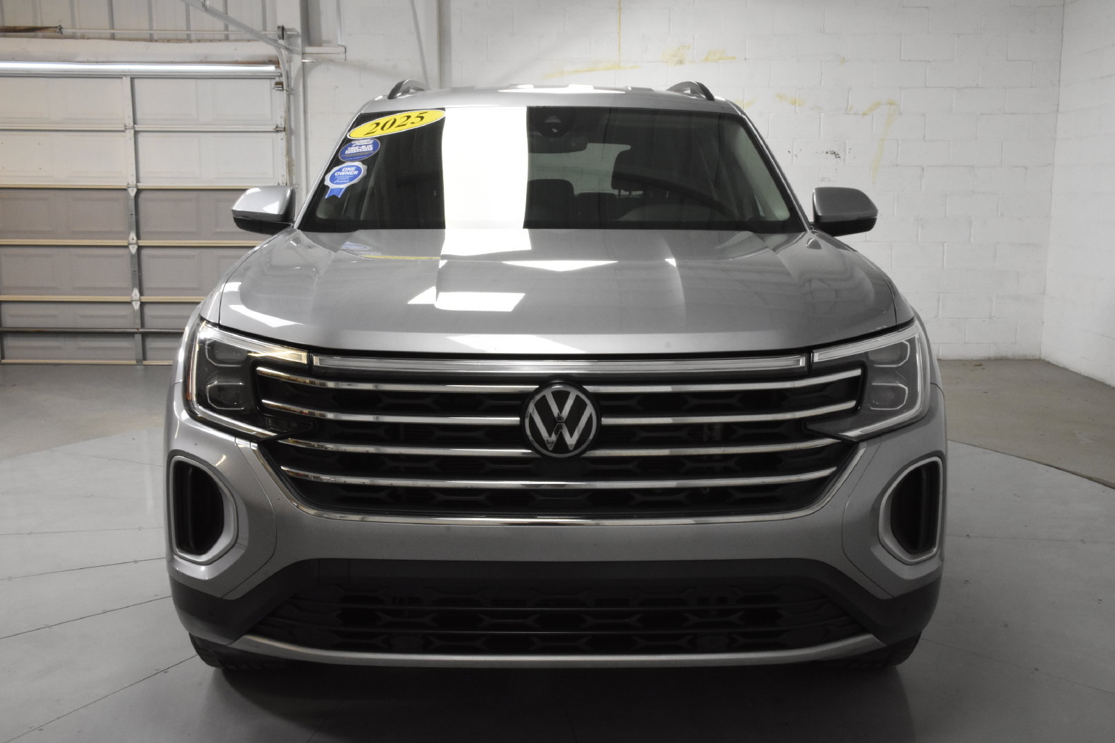 Used 2025 Volkswagen Atlas SE AWD/4WD image 4
