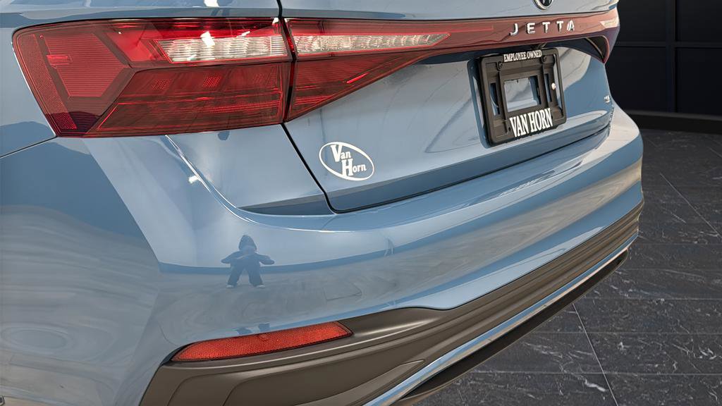Used 2025 Volkswagen Jetta SE image 31