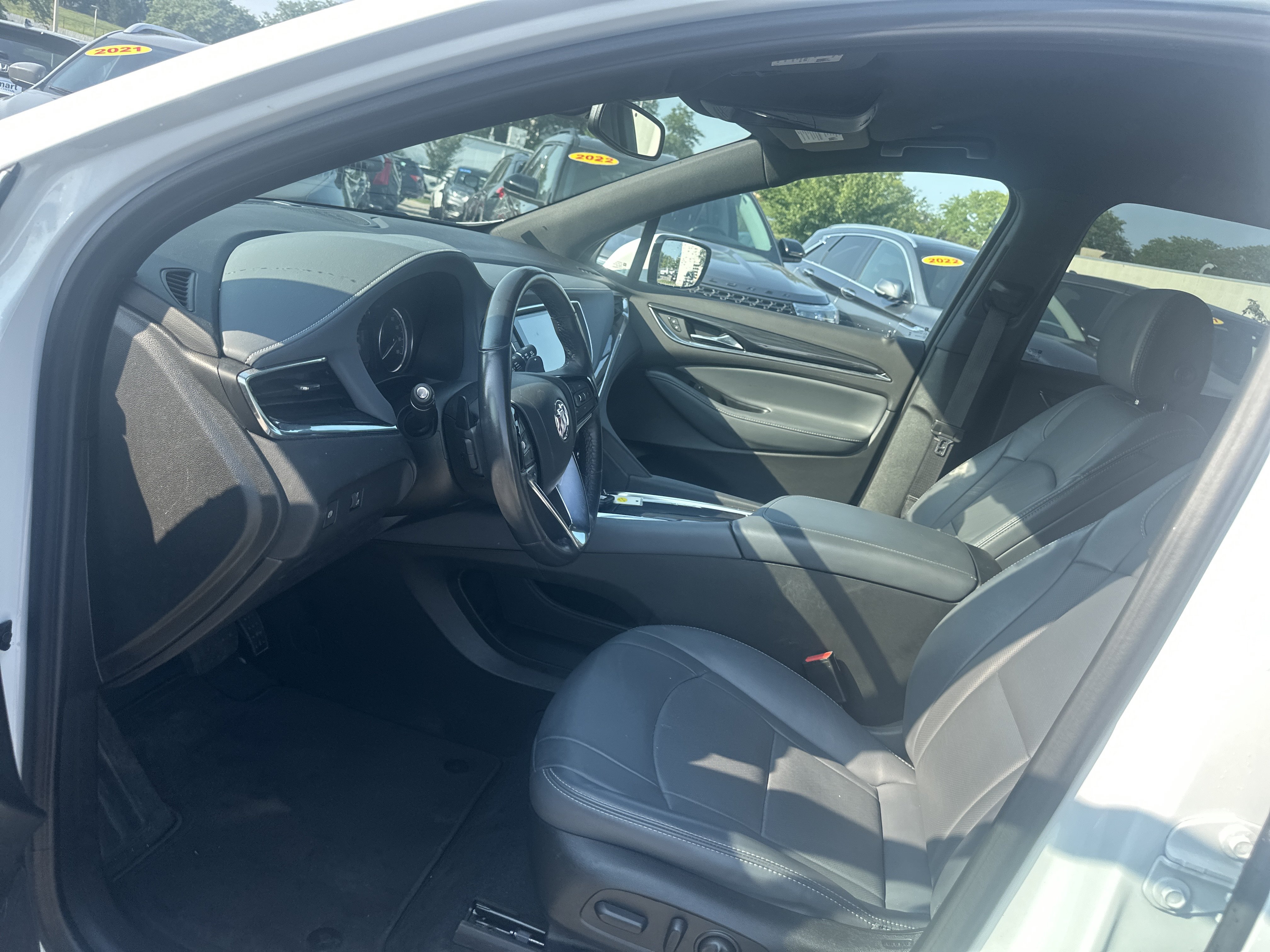 Used 2024 Buick Enclave Essence AWD/4WD image 13