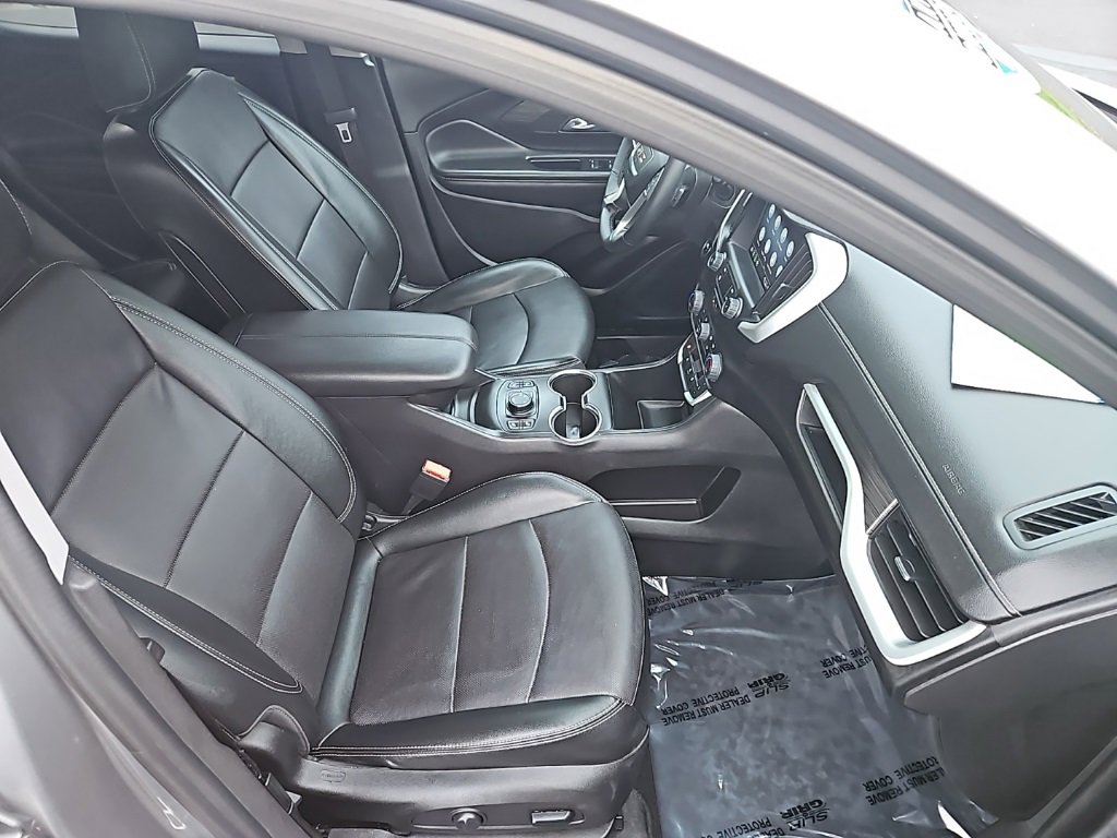 Used 2024 GMC Terrain SLT image 31