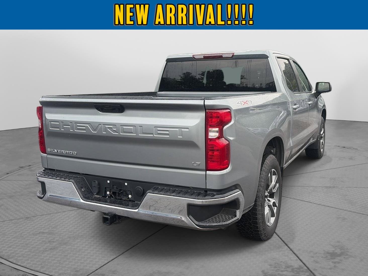 Used 2024 Chevrolet Silverado 1500 LT AWD/4WD image 4