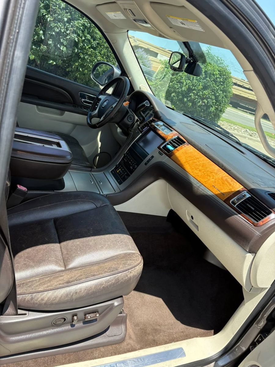 Used 2014 Cadillac Escalade Platinum RWD image 14