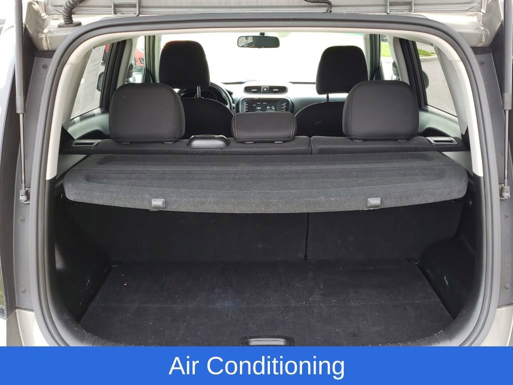 Used 2019 Kia Soul + image 8