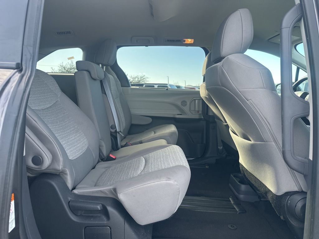 Used 2024 Toyota Sienna LE image 10