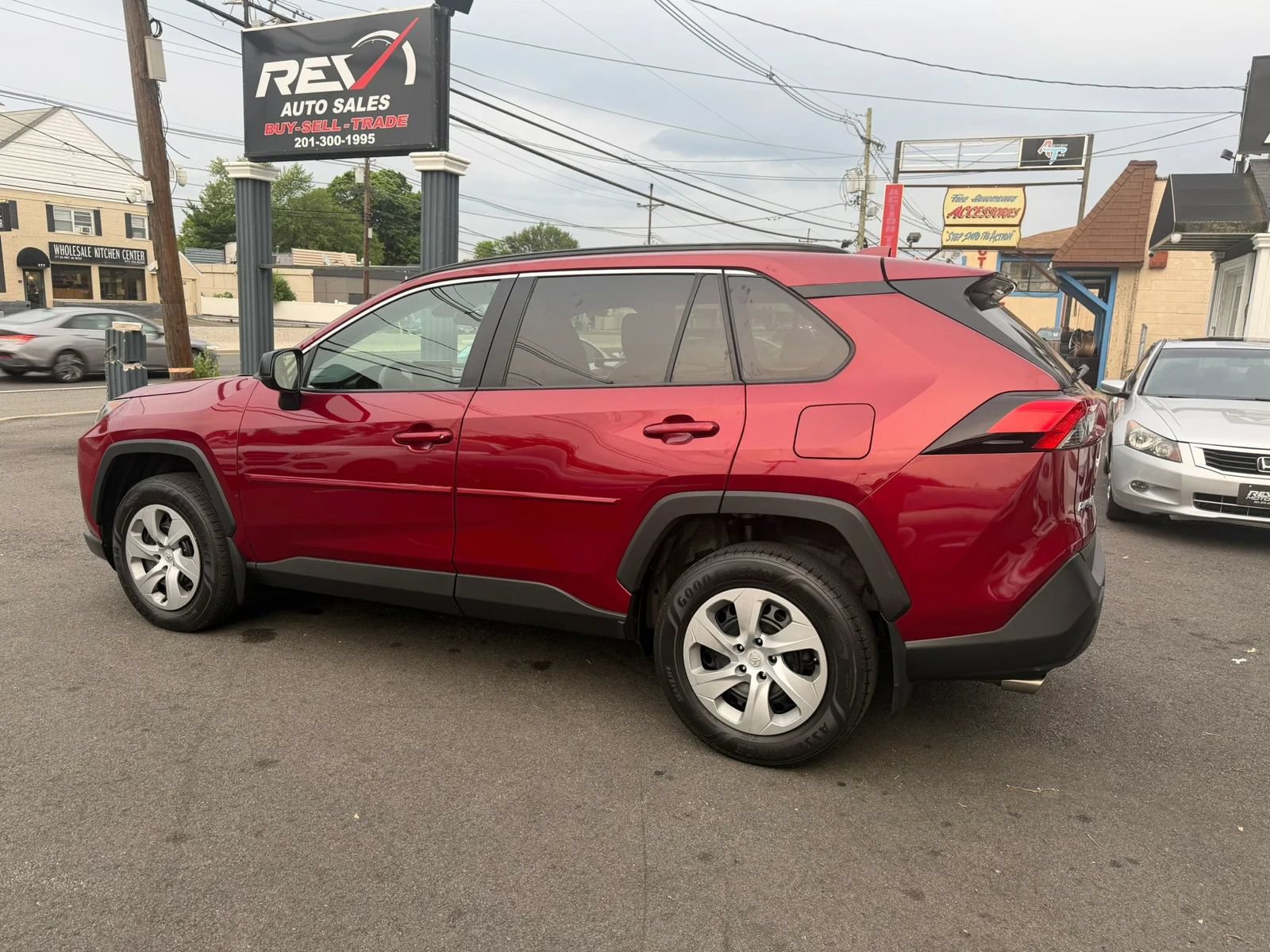 Used 2020 Toyota RAV4 LE w/ All Weather Liner Package AWD/4WD image 4