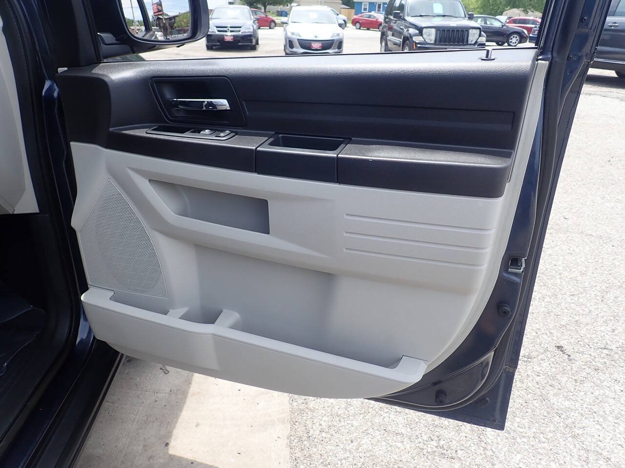 Used 2008 Dodge Grand Caravan SE FWD image 29
