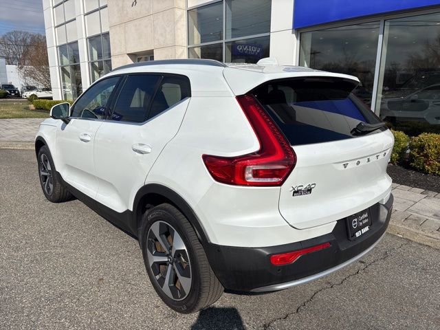 Used 2025 Volvo XC40 B5 Plus image 3