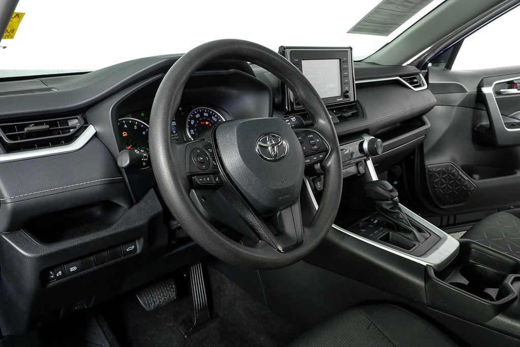 Used 2021 Toyota RAV4 XLE w/ Convenience Package image 4
