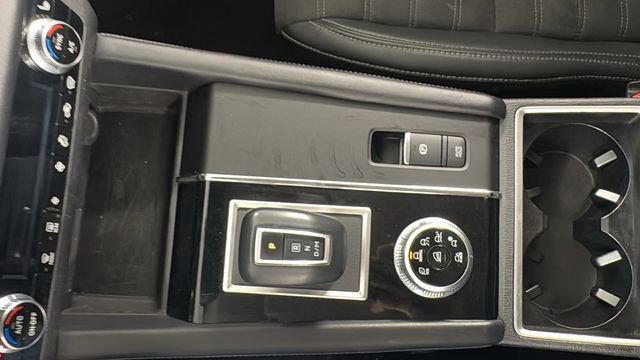 Used 2023 Mitsubishi Outlander SE image 30