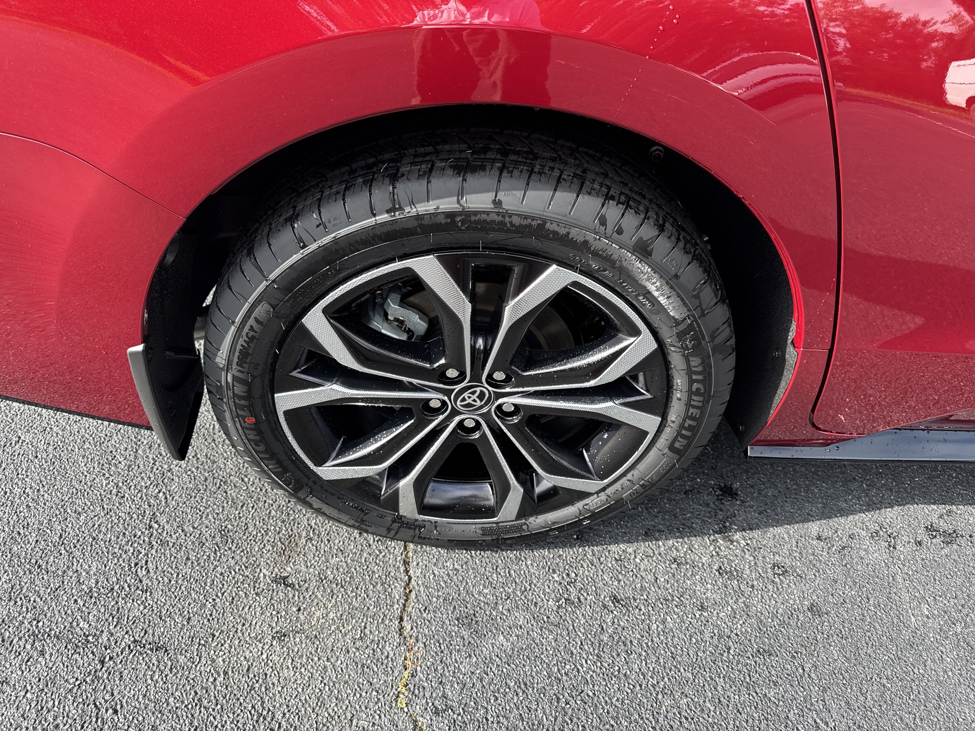 New 2025 Toyota Sienna Platinum FWD image 11