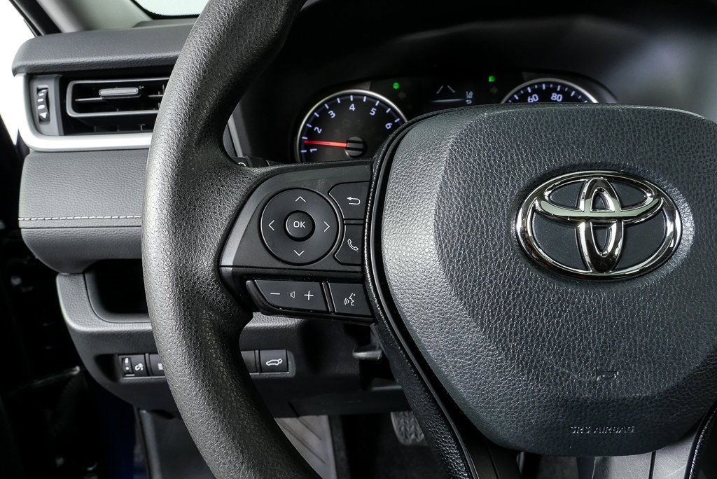 Used 2021 Toyota RAV4 XLE w/ Convenience Package image 9