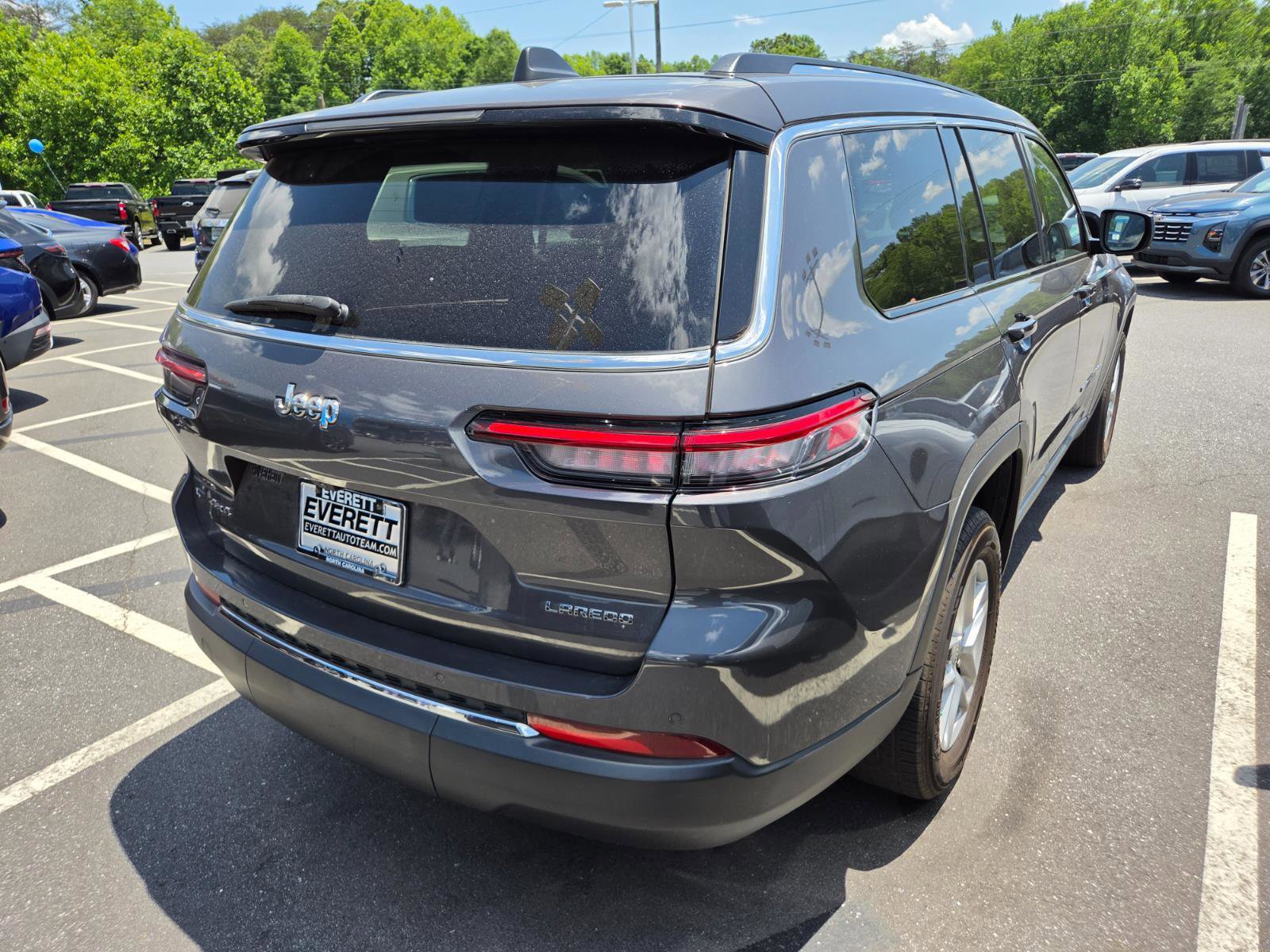 Used 2022 Jeep Grand Cherokee L Laredo w/ Luxury Tech Group I AWD/4WD image 5