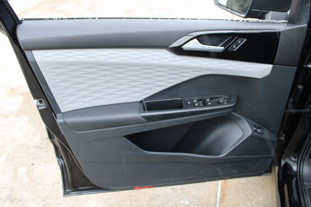 Certified 2023 Volkswagen Taos S image 7