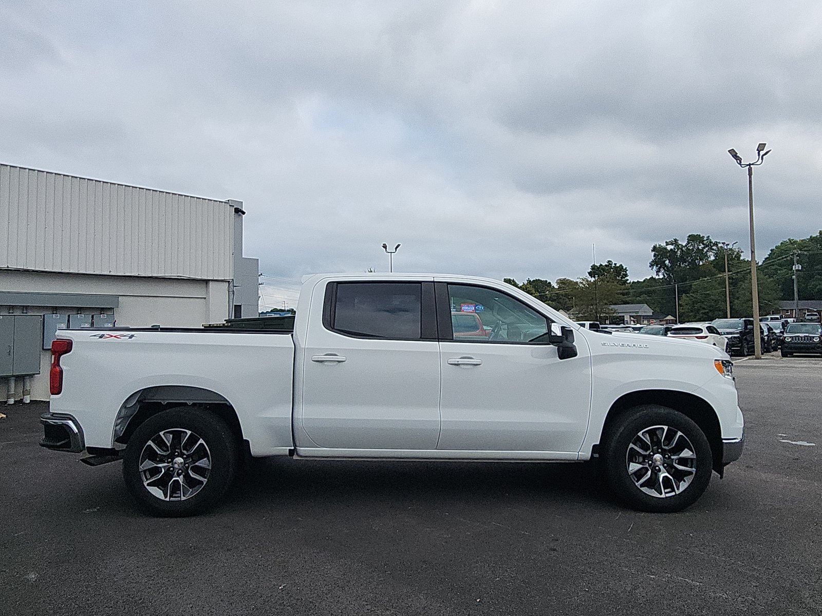 Used 2023 Chevrolet Silverado 1500 LT AWD/4WD image 6
