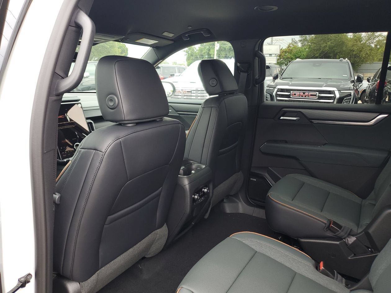 New 2026 GMC Acadia AT4 w/ Luxury Package AWD/4WD image 10