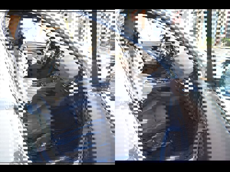 Used 2019 Jaguar F-PACE Premium image 32