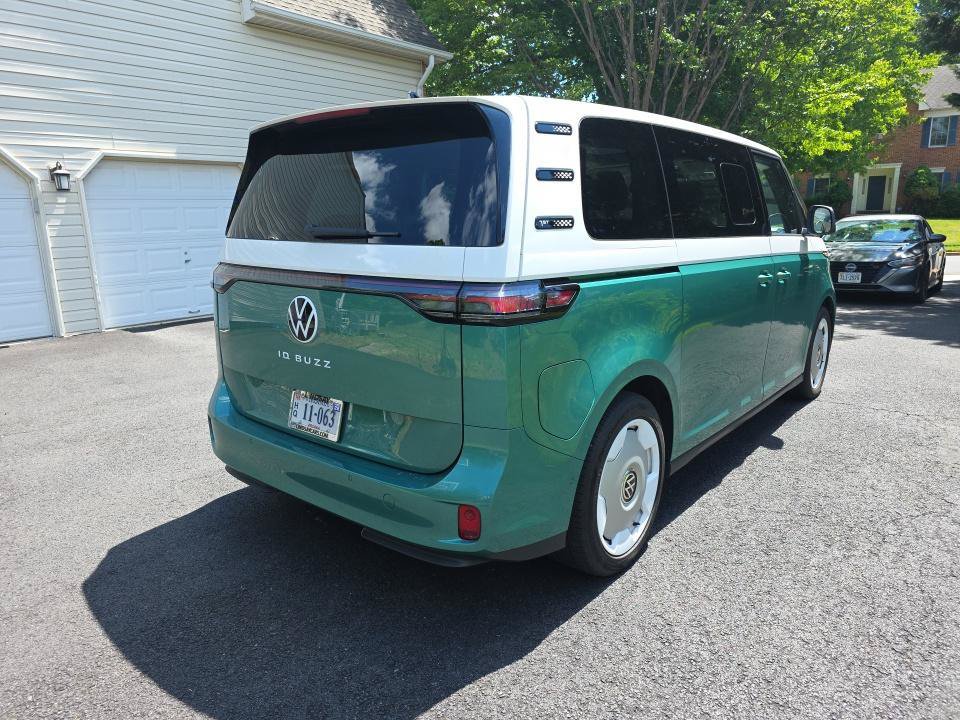 Used 2025 Volkswagen ID. Buzz 1st Edition RWD image 6