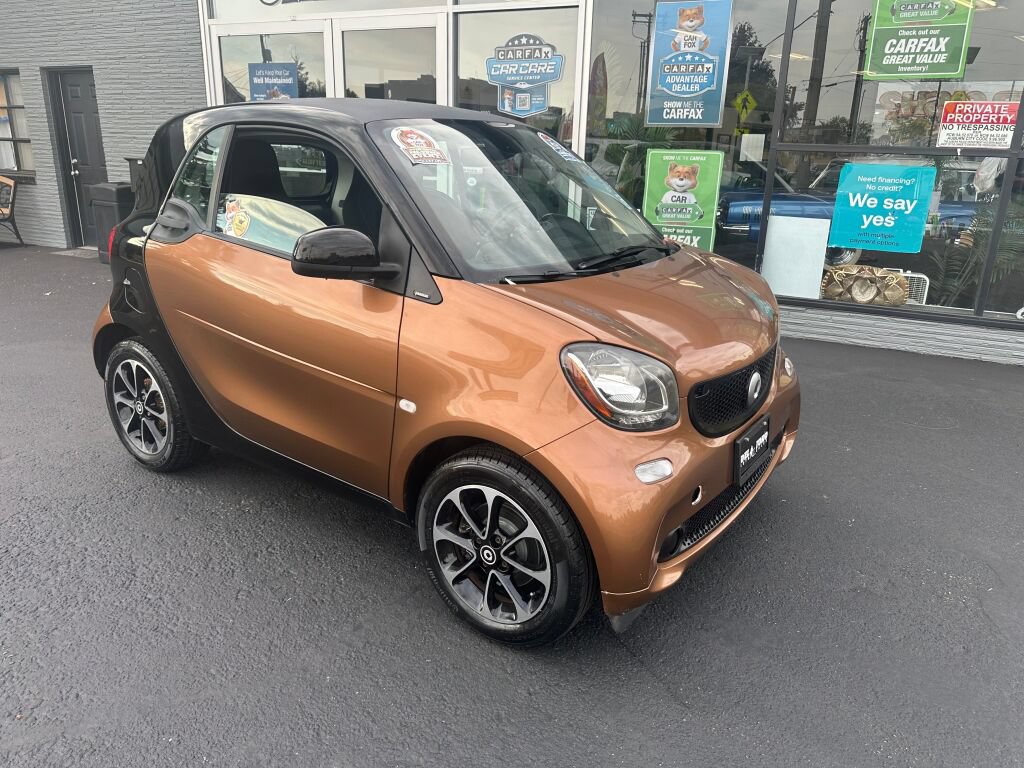 Used 2016 smart fortwo passion RWD image 4