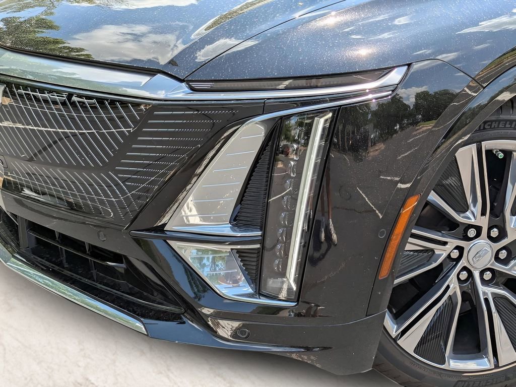 New 2025 Cadillac Lyriq Luxury image 3