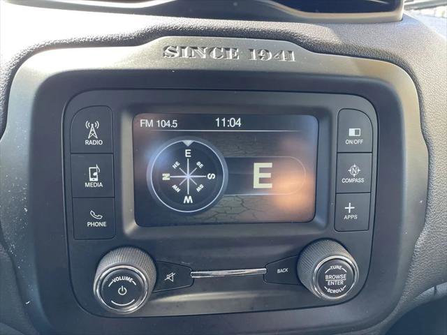 Used 2017 Jeep Renegade Latitude w/ Safety & Security Group (ALP) AWD/4WD image 19