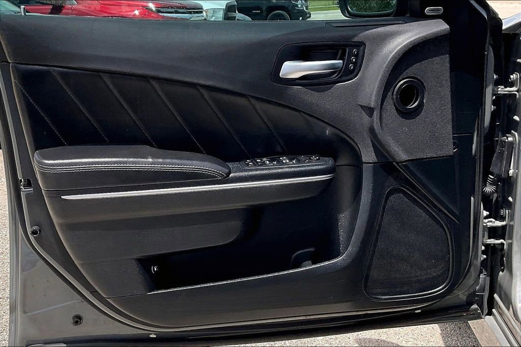 Used 2018 Dodge Charger R/T w/ Plus Group RWD image 16