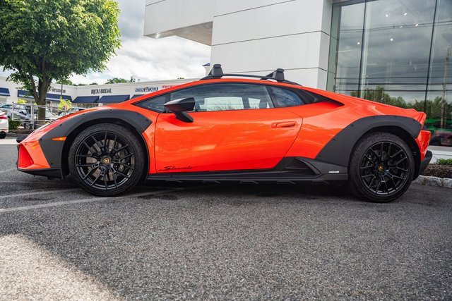 Used 2023 Lamborghini Huracan Sterrato image 10