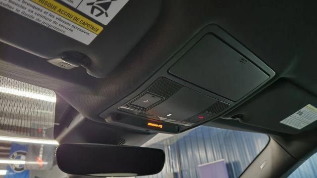 Used 2020 Land Rover Range Rover Evoque SE image 39