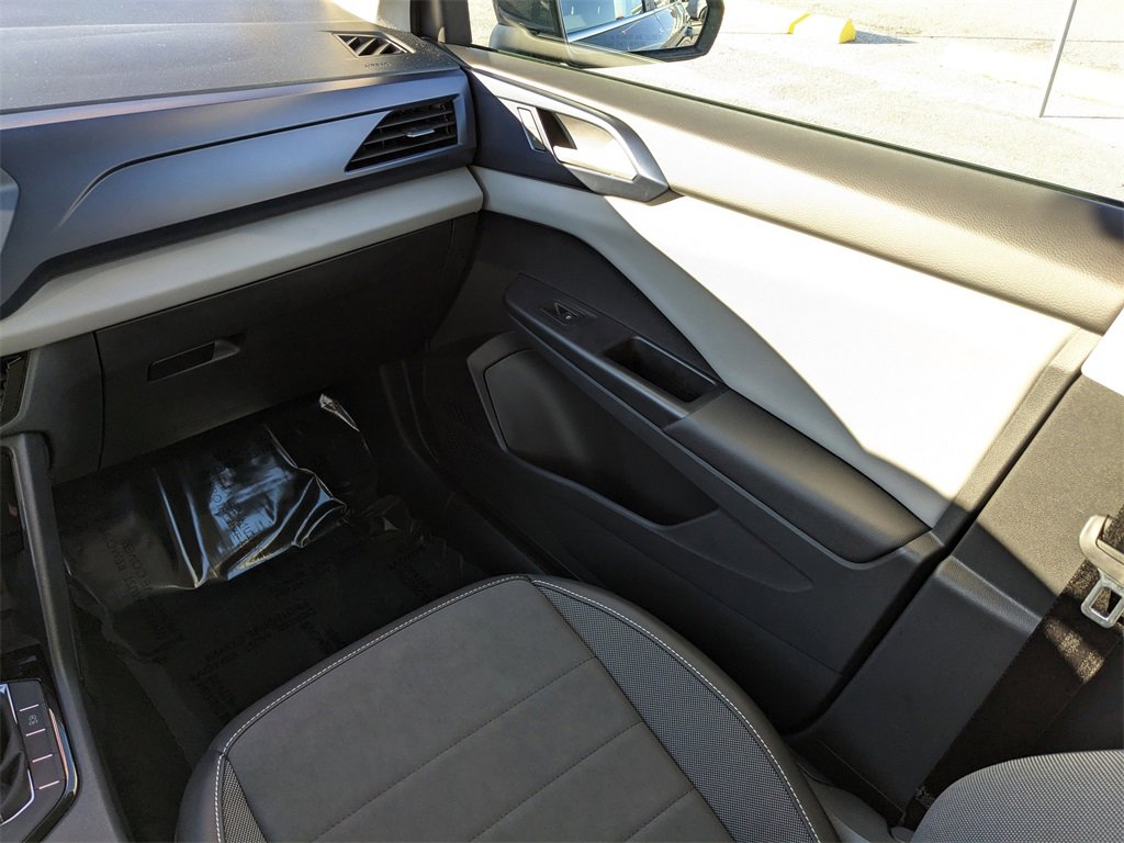 Certified 2023 Volkswagen Taos SE w/ Black Wheel Package image 18