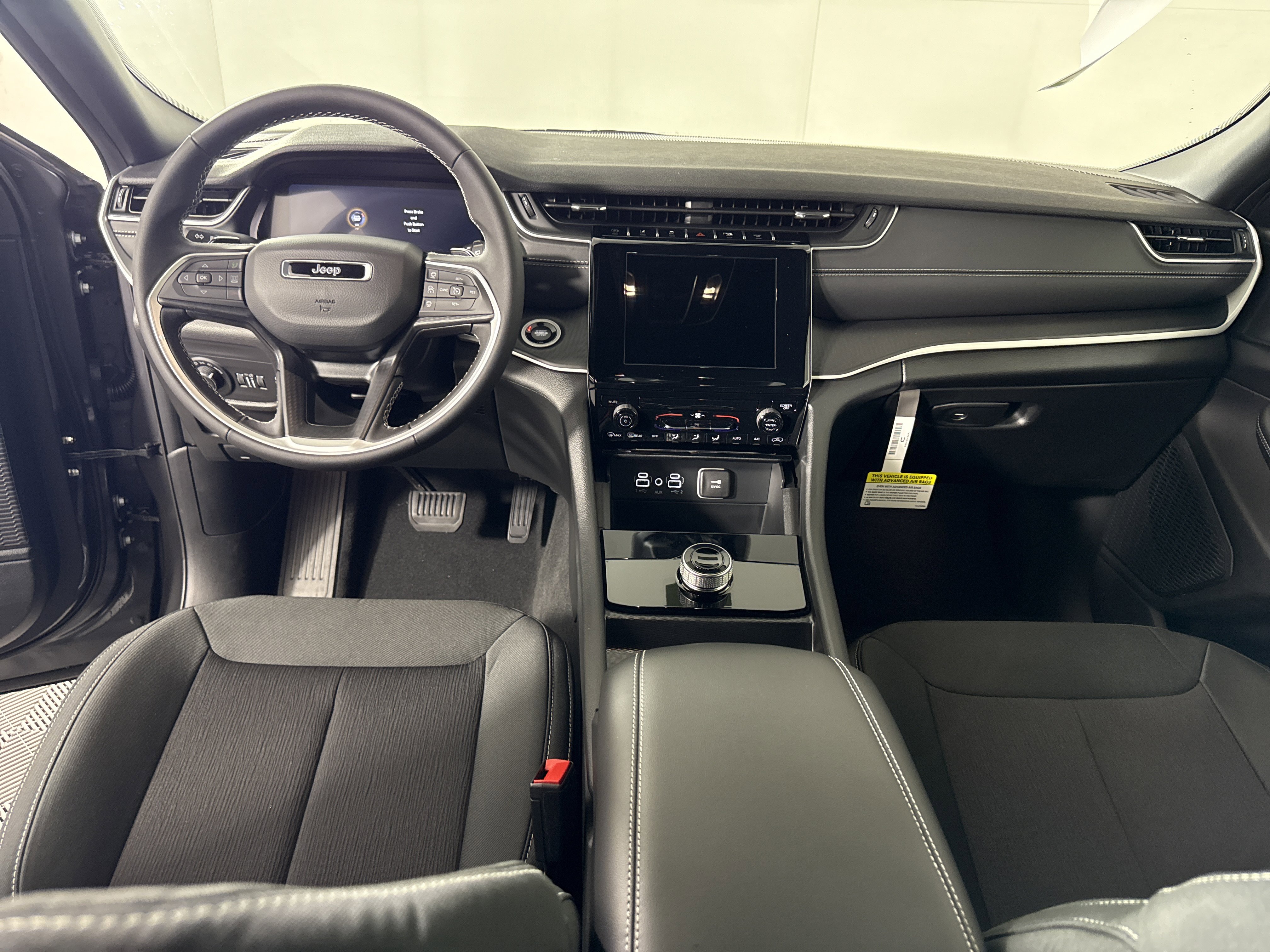 New 2025 Jeep Grand Cherokee Laredo X image 12