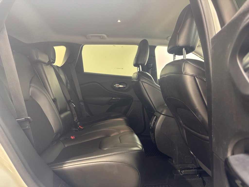 Used 2020 Jeep Cherokee Latitude Plus AWD/4WD image 26