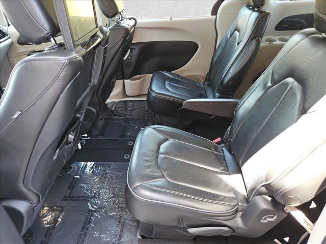 Used 2018 Chrysler Pacifica Limited FWD image 27