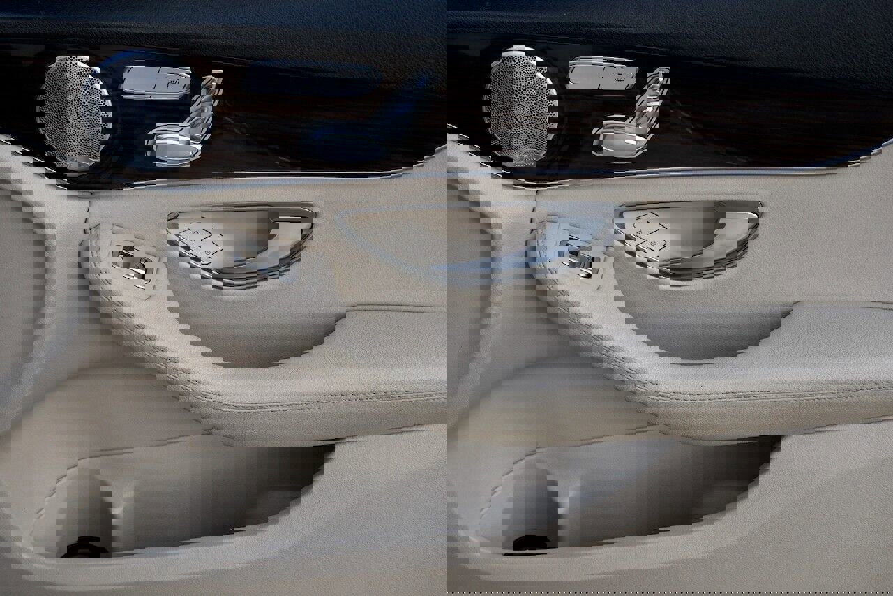 Used 2021 Mercedes-Benz C 300 4MATIC Sedan w/ Premium Package image 17