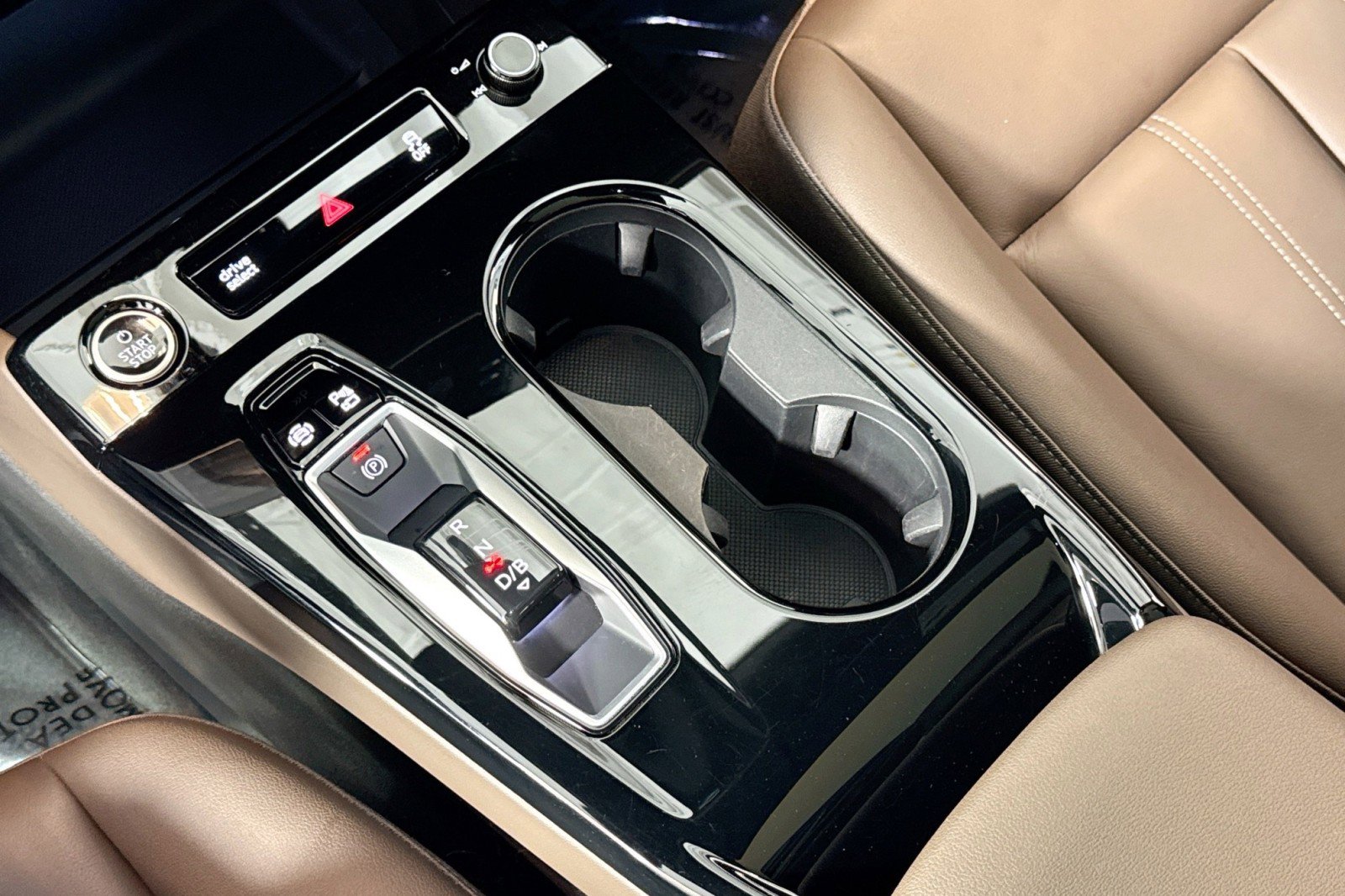 Used 2025 Audi A6 e-tron Premium w/ Convenience Package image 16