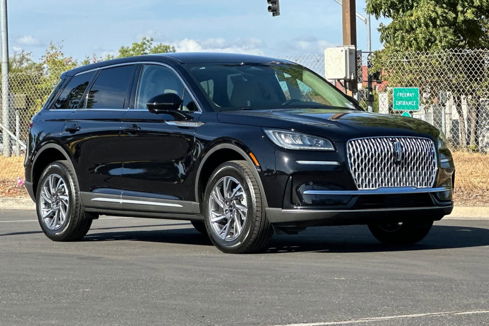 Used 2025 Lincoln Corsair Premiere w/ Equipment Group 101A image 10