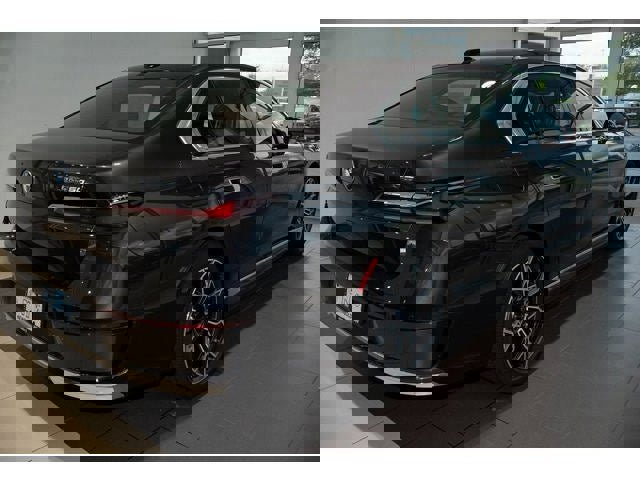 Used 2025 BMW i7 eDrive50 w/ Premium Package image 48