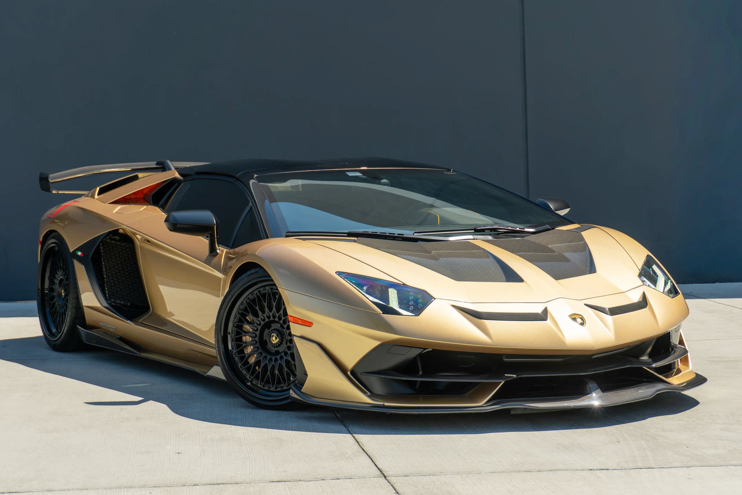Used 2020 Lamborghini Aventador SVJ AWD/4WD image 7