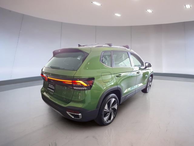 Used 2025 Volkswagen Taos SE w/ Panoramic Sunroof Package image 6