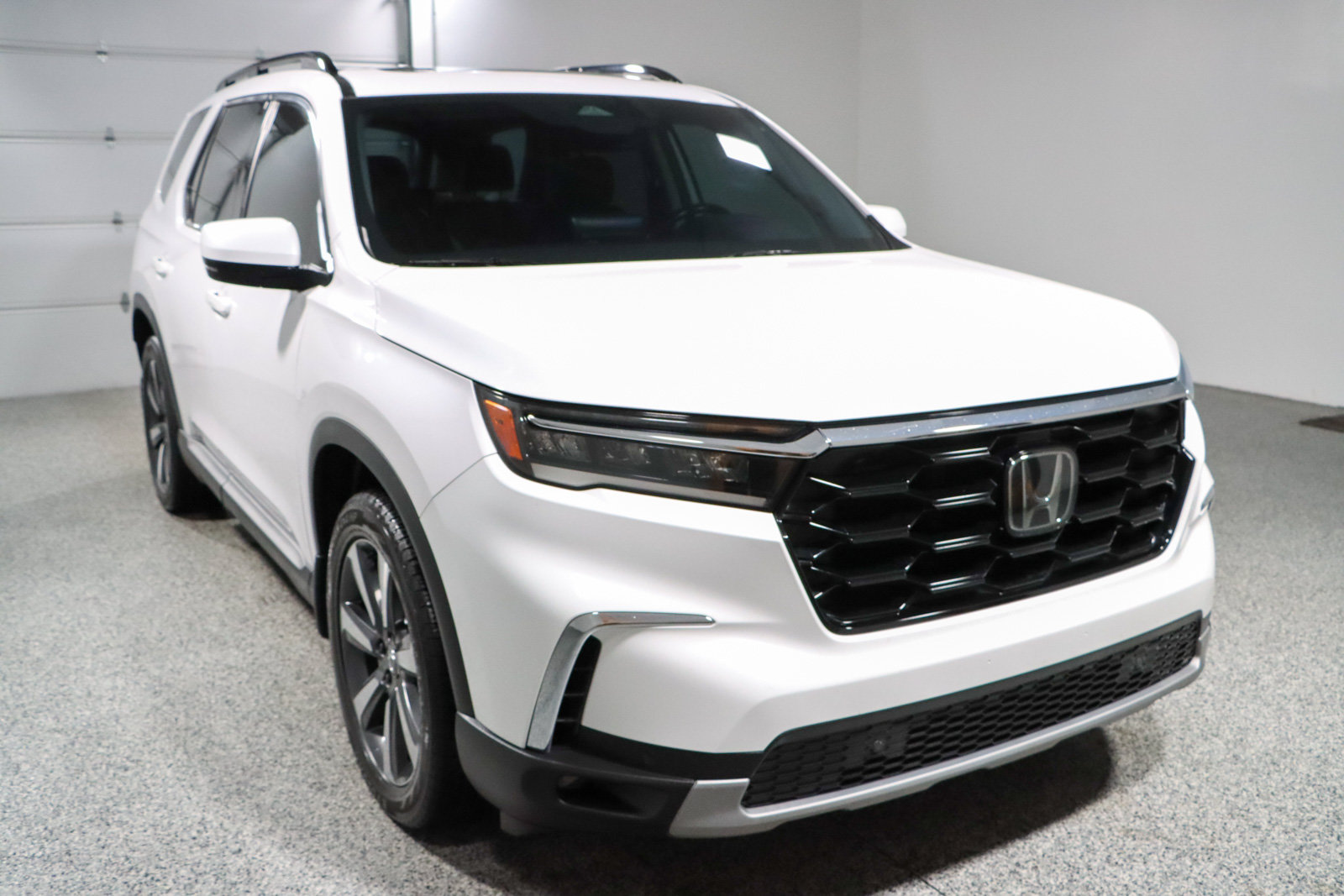 Used 2023 Honda Pilot Touring image 5