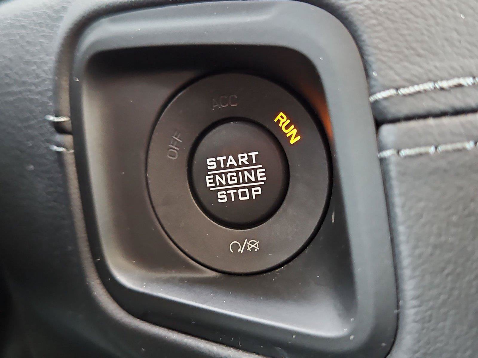 Used 2025 Jeep Gladiator Mojave w/ Safety Group AWD/4WD image 23