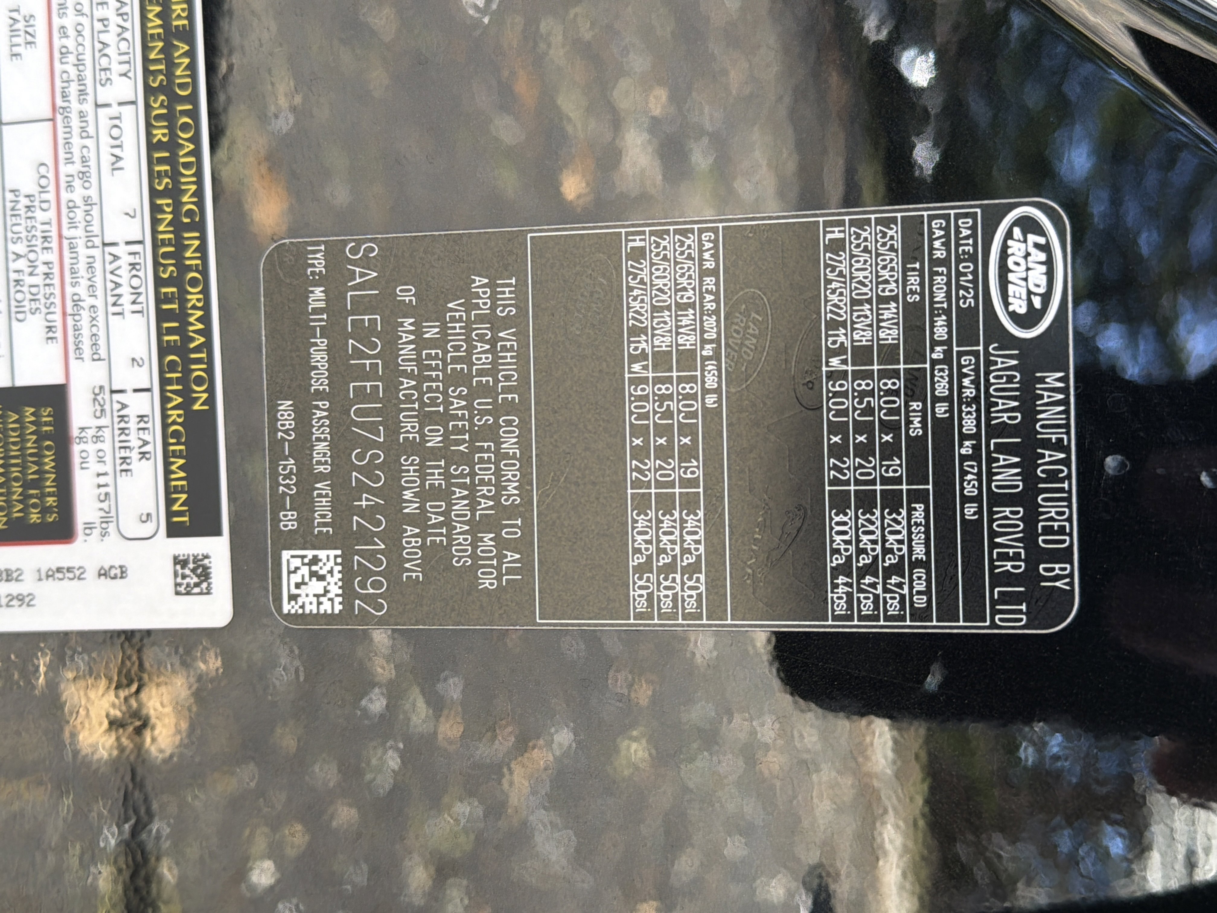 Used 2025 Land Rover Defender 130 X-Dynamic SE image 36