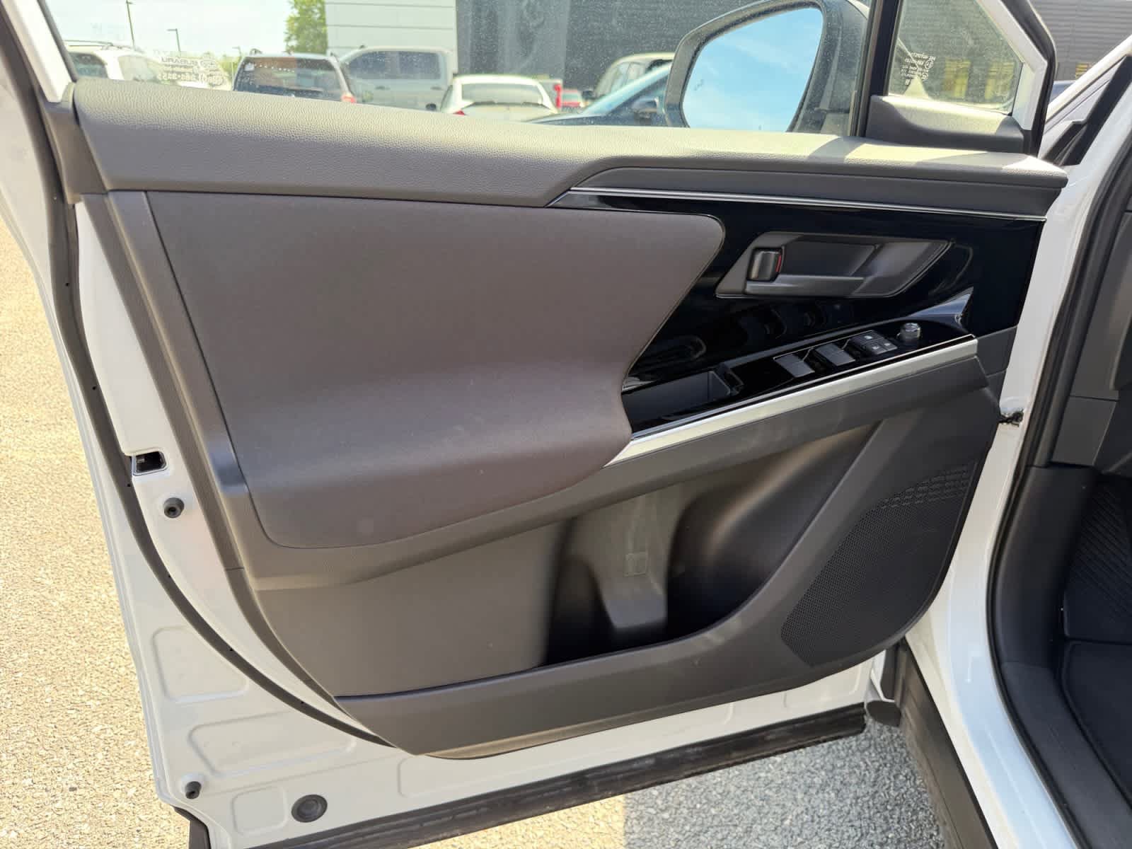 Certified 2023 Subaru Solterra AWD image 17