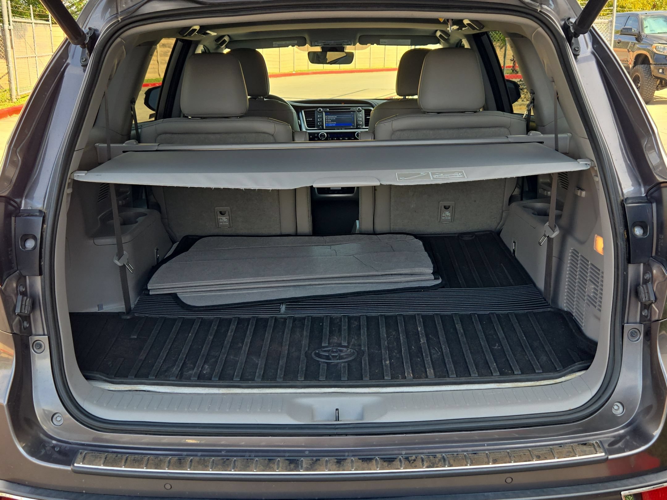 Used 2018 Toyota Highlander Limited FWD image 24