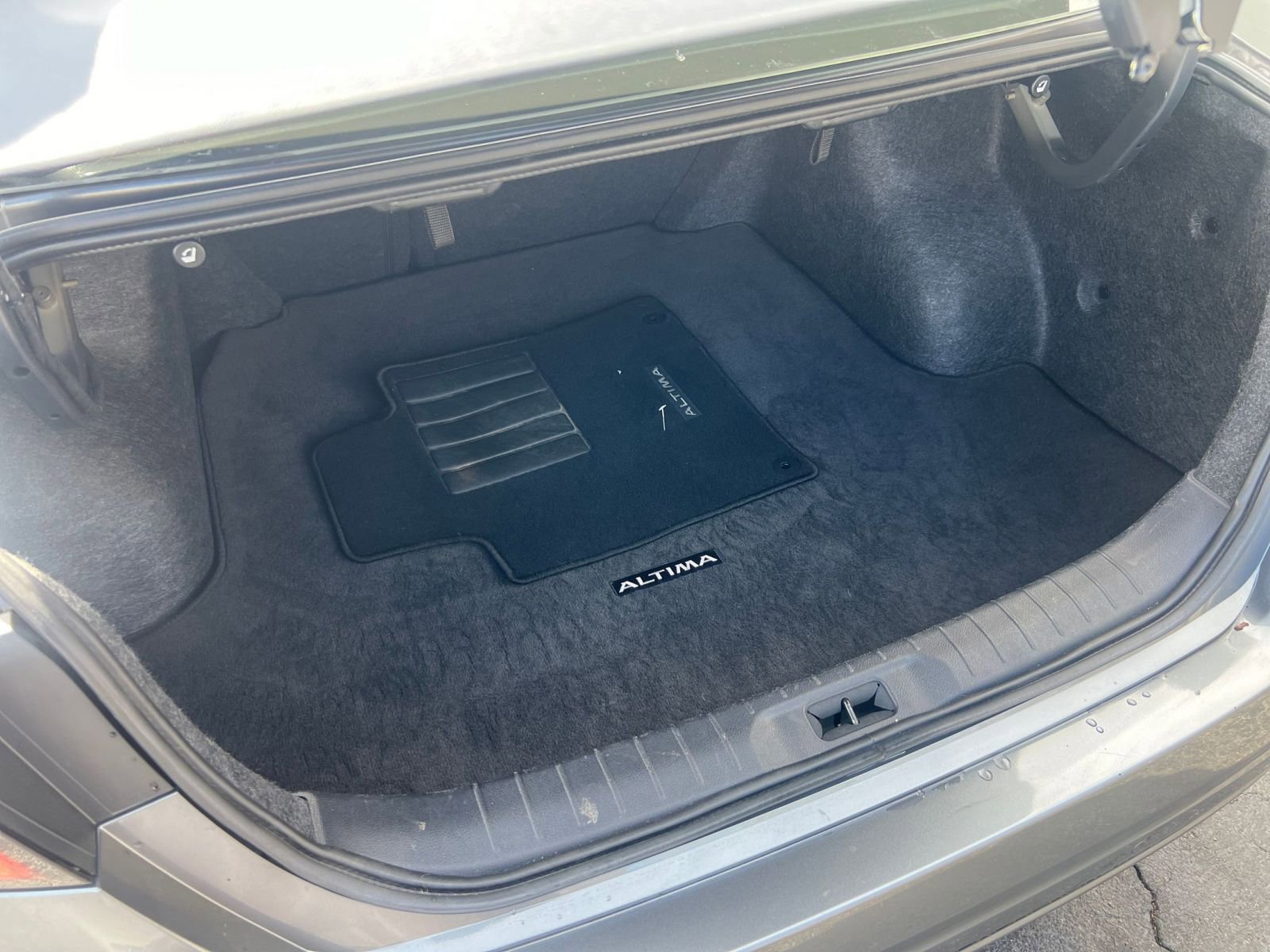Used 2025 Nissan Altima 2.5 SV image 25