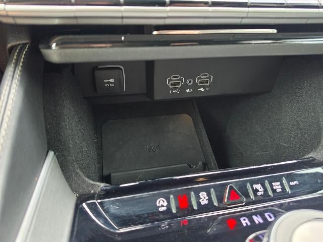 Used 2025 Jeep Wagoneer Series II w/ 8-Passenger Seating Package AWD/4WD image 23