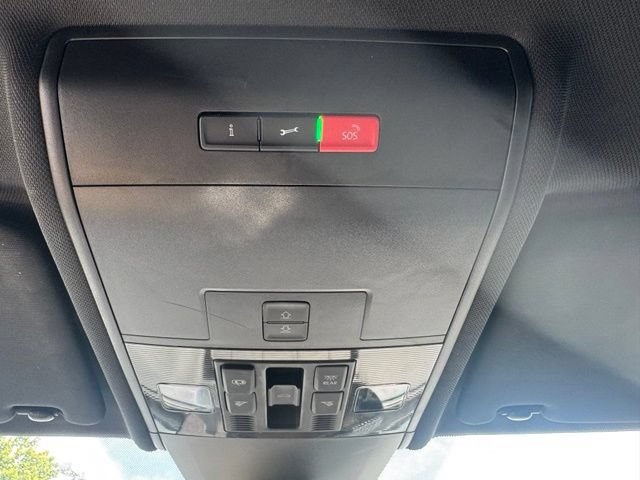 Used 2022 Volkswagen Atlas Cross Sport SEL R-Line AWD/4WD image 17