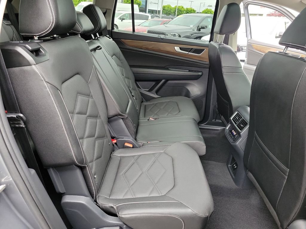 Used 2025 Volkswagen Atlas SE FWD image 19
