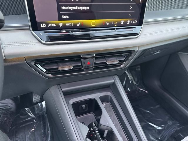 Used 2025 Volkswagen Tiguan SE w/ Panoramic Sunroof Package image 23