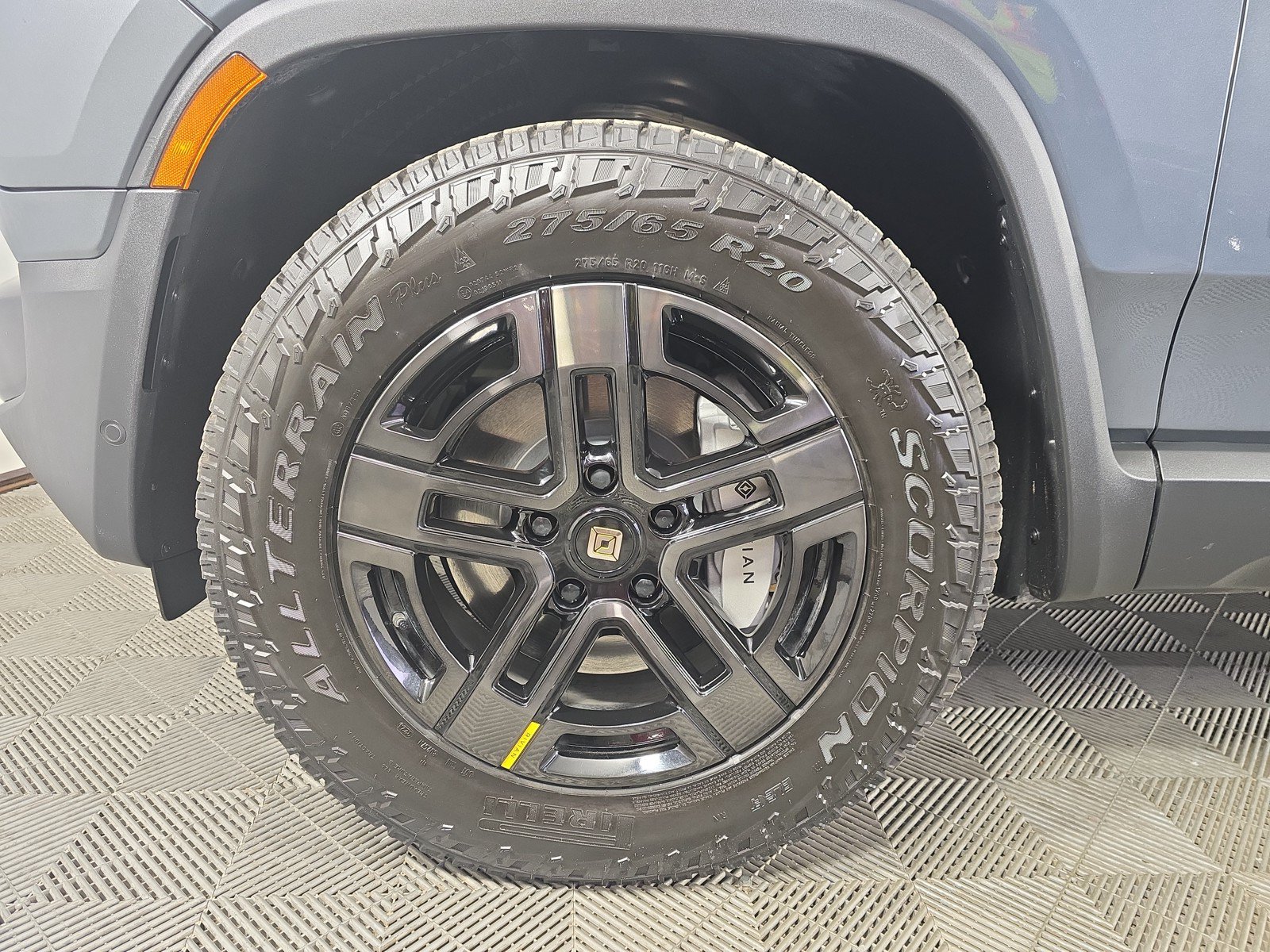 Used 2025 Rivian R1T Adventure AWD/4WD image 9