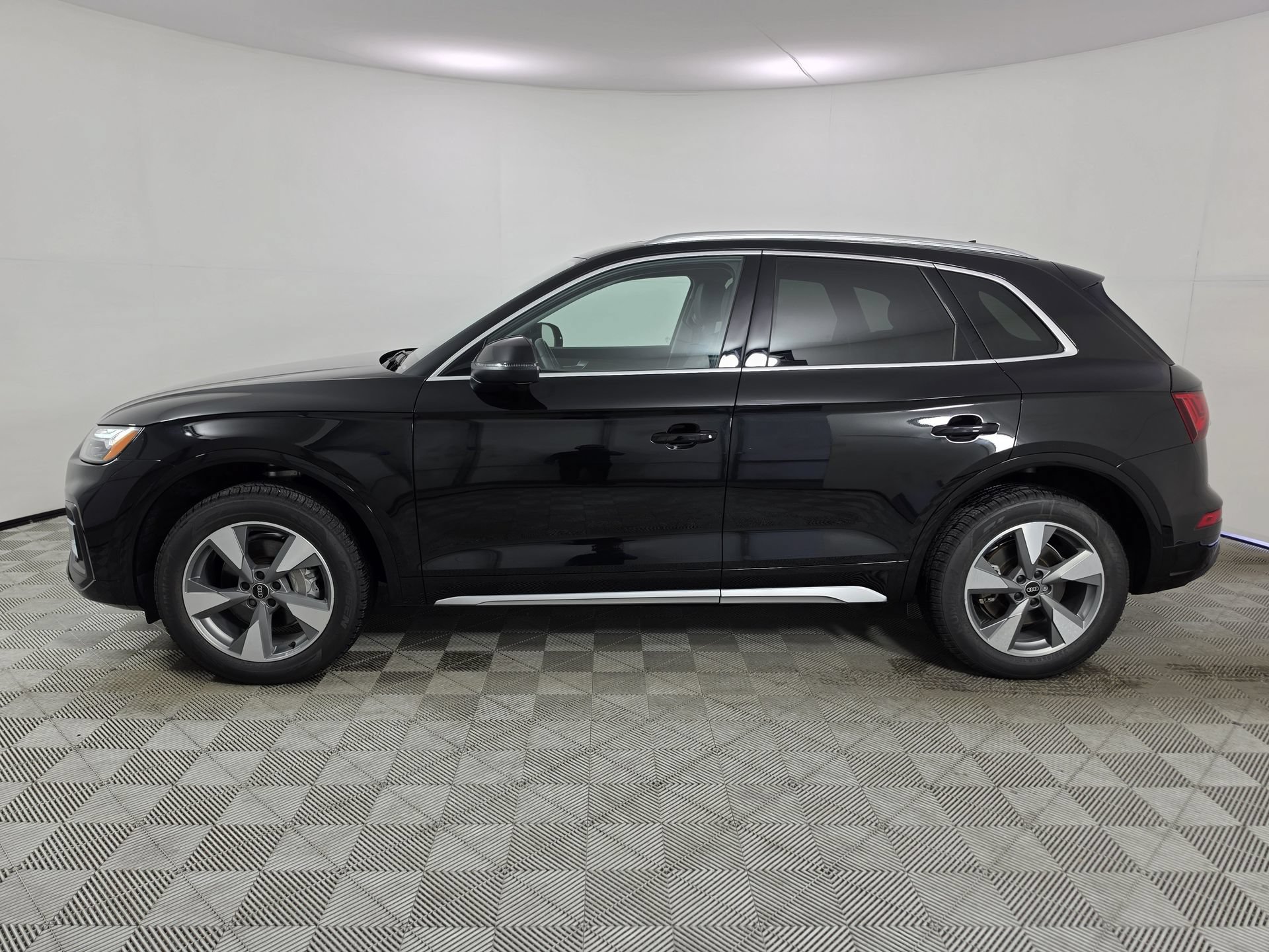 Certified 2024 Audi Q5 2.0T Premium Plus AWD/4WD image 4