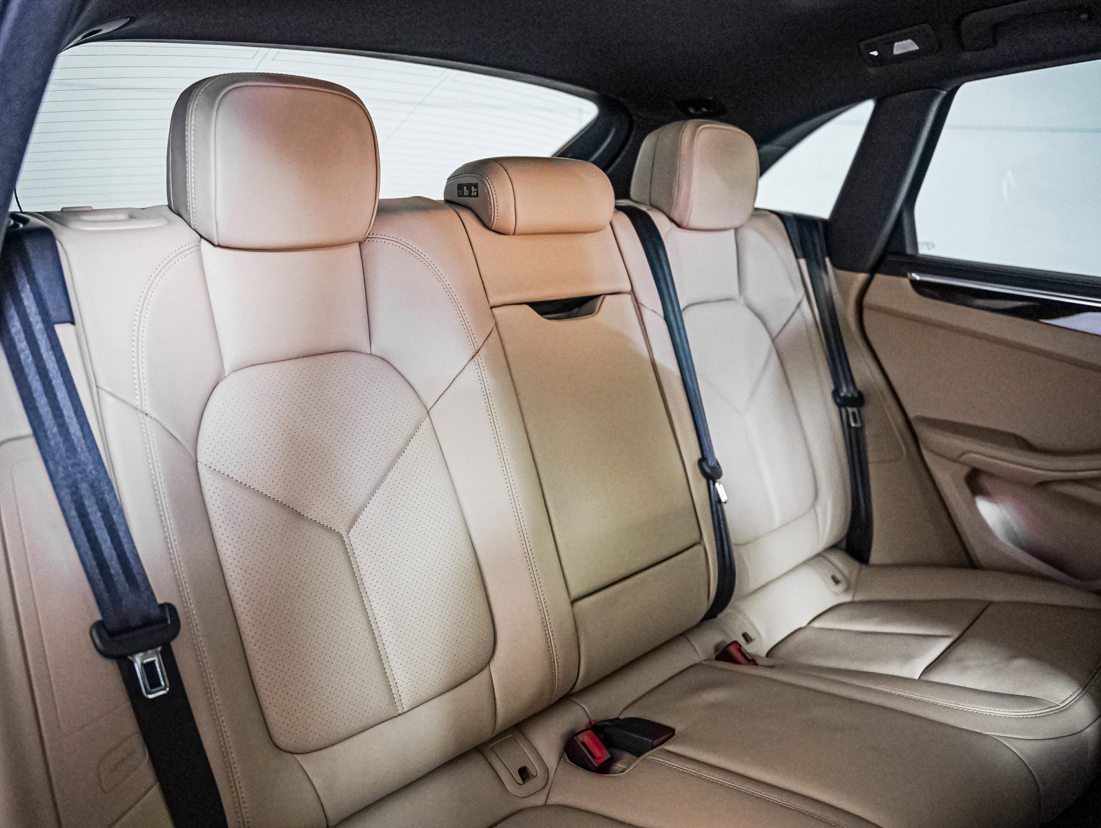 Certified 2025 Porsche Macan S image 6